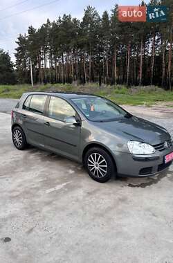 Хэтчбек Volkswagen Golf 2005 в Славуте