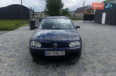 Універсал Volkswagen Golf 2001 в Кореці