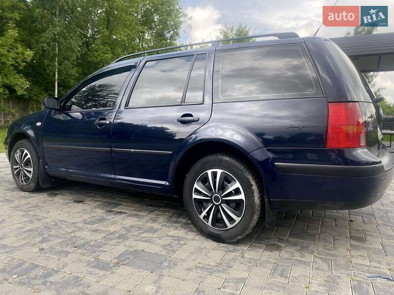 Универсал Volkswagen Golf 2001 в Корце