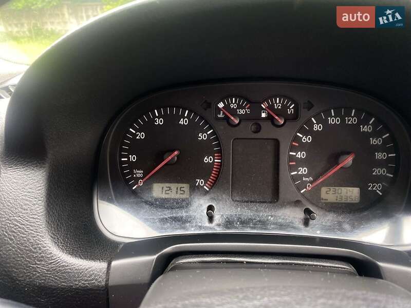 Универсал Volkswagen Golf 2001 в Корце