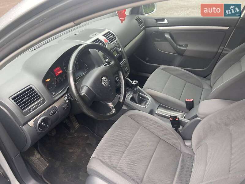 Хэтчбек Volkswagen Golf 2009 в Луцке