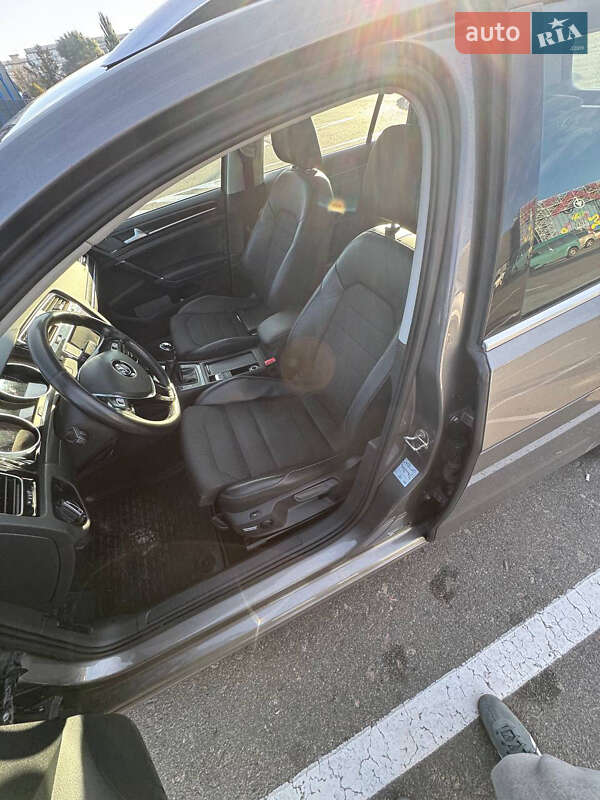 Универсал Volkswagen Golf 2014 в Киеве