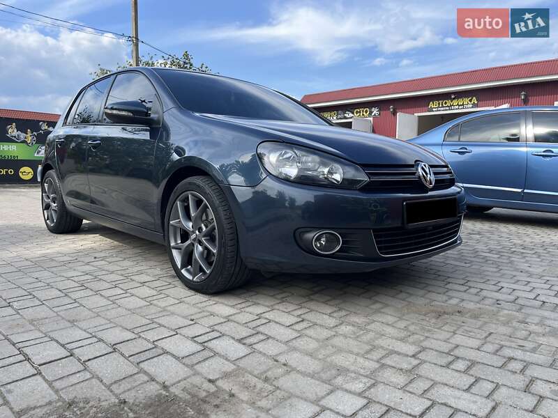 Хэтчбек Volkswagen Golf 2013 в 