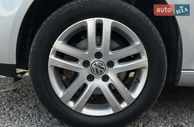 Хэтчбек Volkswagen Golf 2006 в 
