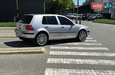 Хетчбек Volkswagen Golf 2003 в 