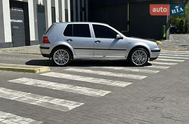 Хетчбек Volkswagen Golf 2003 в 