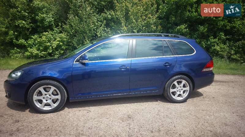 Универсал Volkswagen Golf 2010 в Хотине