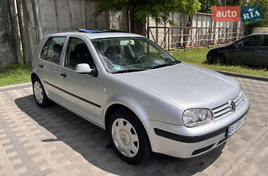Хэтчбек Volkswagen Golf 2000 в 