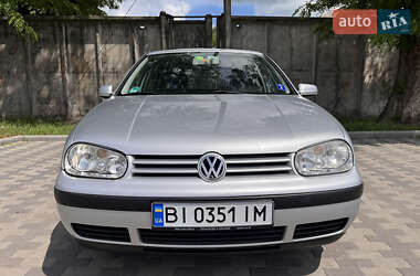 Хэтчбек Volkswagen Golf 2000 в 