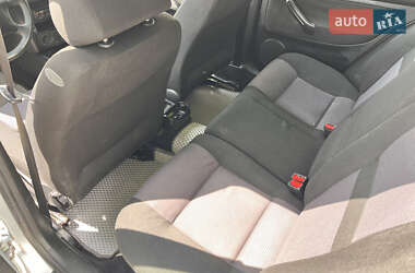 Хэтчбек Volkswagen Golf 2000 в 