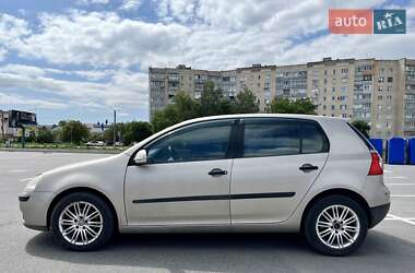 Хэтчбек Volkswagen Golf 2004 в 