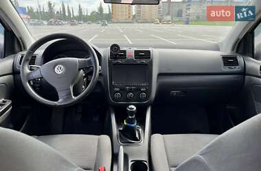 Хэтчбек Volkswagen Golf 2004 в 