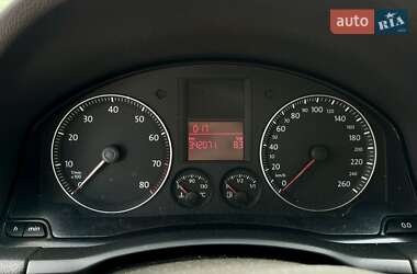 Хэтчбек Volkswagen Golf 2004 в 