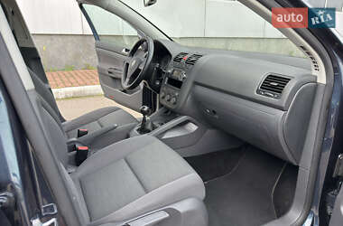 Хэтчбек Volkswagen Golf 2009 в 