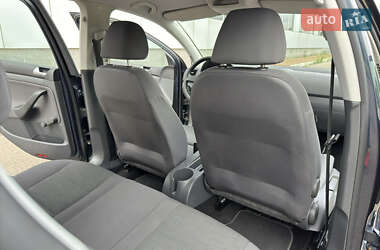 Хэтчбек Volkswagen Golf 2009 в 
