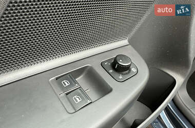 Хэтчбек Volkswagen Golf 2009 в 