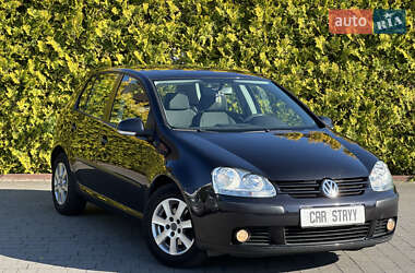 Хетчбек Volkswagen Golf 2005 в Стрию