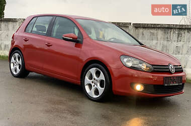 Хетчбек Volkswagen Golf 2009 в 