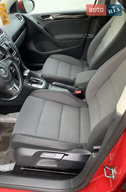 Хетчбек Volkswagen Golf 2009 в 
