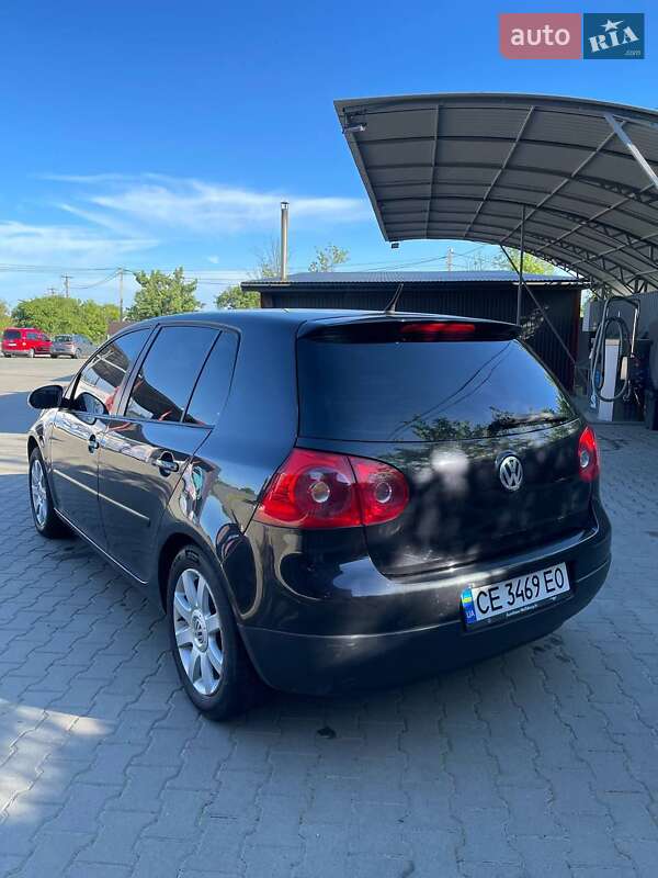 Хэтчбек Volkswagen Golf 2005 в Черновцах