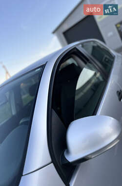 Хэтчбек Volkswagen Golf 2005 в 
