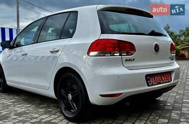 Хэтчбек Volkswagen Golf 2012 в 
