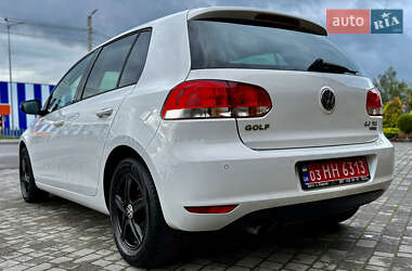 Хэтчбек Volkswagen Golf 2012 в 