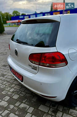 Хэтчбек Volkswagen Golf 2012 в 
