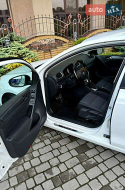 Хэтчбек Volkswagen Golf 2012 в 
