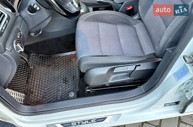 Хэтчбек Volkswagen Golf 2012 в 