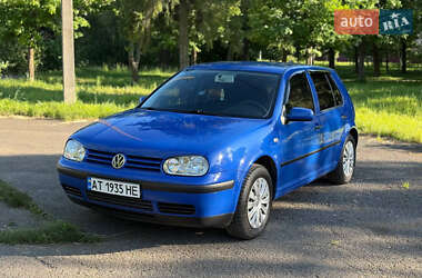Хетчбек Volkswagen Golf 2000 в 