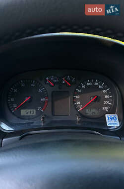 Хетчбек Volkswagen Golf 2000 в 
