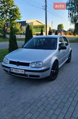 Хетчбек Volkswagen Golf 2003 в Березному