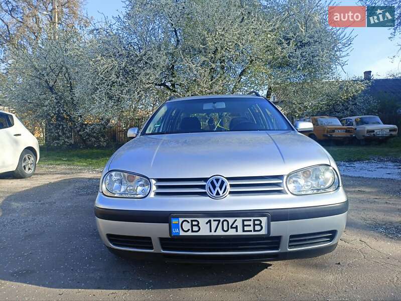 Универсал Volkswagen Golf 2003 в Чернигове