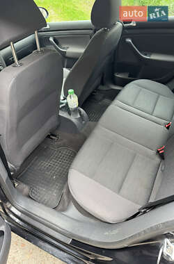 Хэтчбек Volkswagen Golf 2005 в 