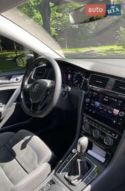 Хетчбек Volkswagen Golf 2020 в 