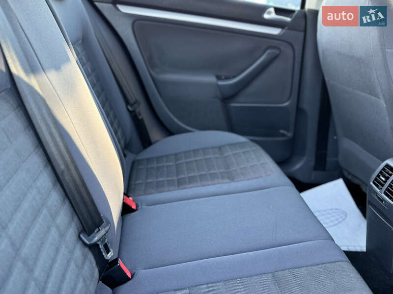 Хэтчбек Volkswagen Golf 2008 в Дрогобыче