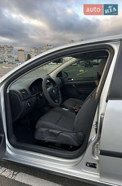 Хэтчбек Volkswagen Golf 2008 в 