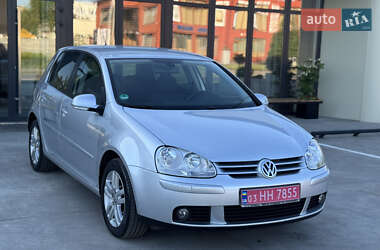 Хэтчбек Volkswagen Golf 2008 в Иршаве