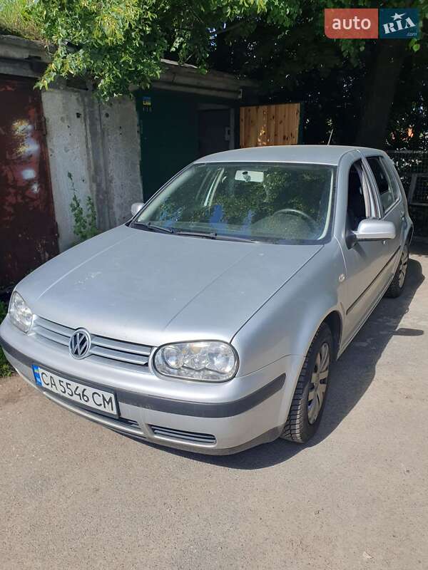 Хэтчбек Volkswagen Golf 2003 в 