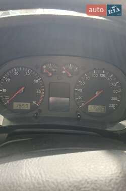 Хэтчбек Volkswagen Golf 2003 в 
