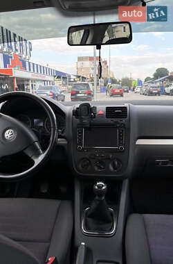 Хетчбек Volkswagen Golf 2006 в 