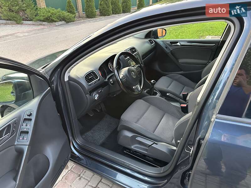 Хэтчбек Volkswagen Golf 2009 в Днепре