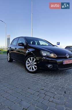 Хэтчбек Volkswagen Golf 2010 в 