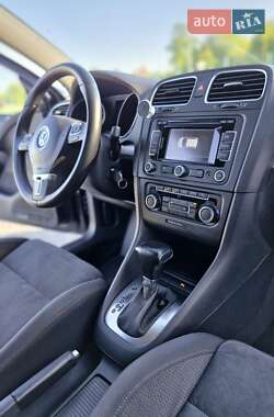 Хэтчбек Volkswagen Golf 2010 в 