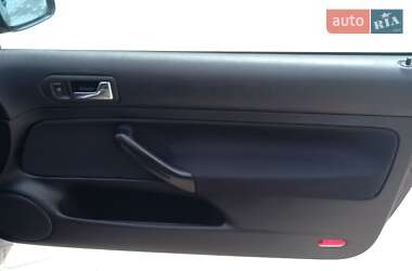 Хэтчбек Volkswagen Golf 2001 в 