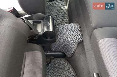 Хэтчбек Volkswagen Golf 2001 в 