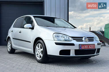 Хэтчбек Volkswagen Golf 2005 в 