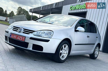 Хэтчбек Volkswagen Golf 2005 в 