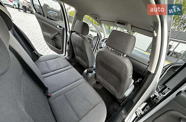 Хэтчбек Volkswagen Golf 2005 в 
